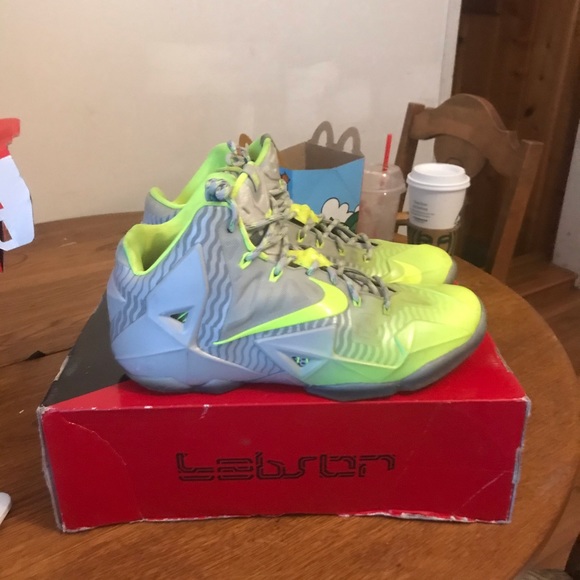 Nike lebrons - Picture 3 of 6